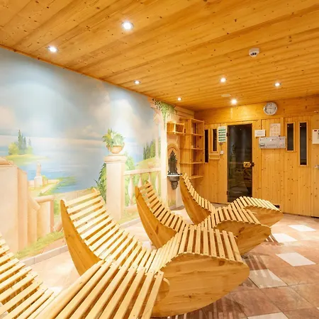 Spacious Near Centre And Area *